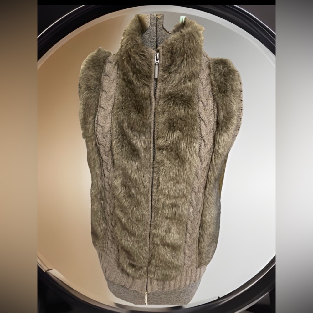 Women’s Faux Fur & BraidedCable Knit Vest Size Medium by Carte Sandy Brown